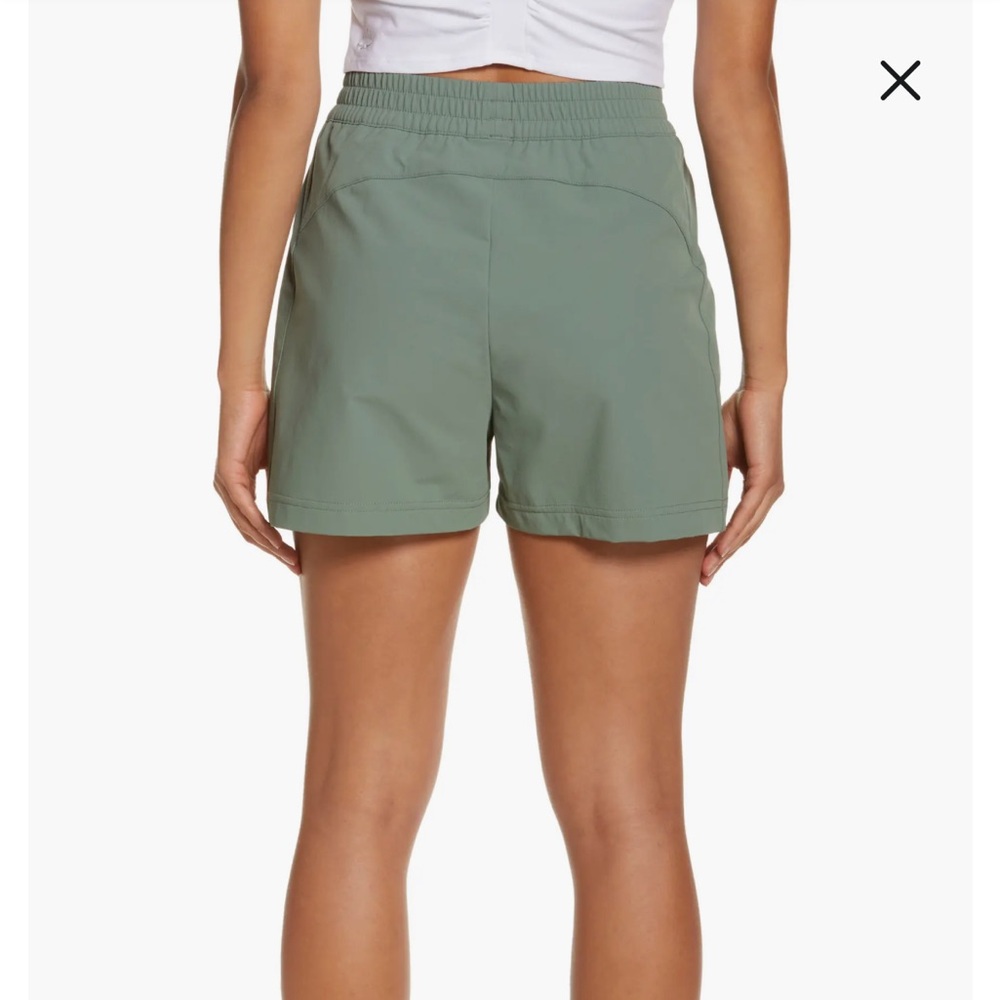 Sweaty Betty Summit Water Resistant Hiking Women’s Shorts Size XL in Sage Green - Picture 2 of 9